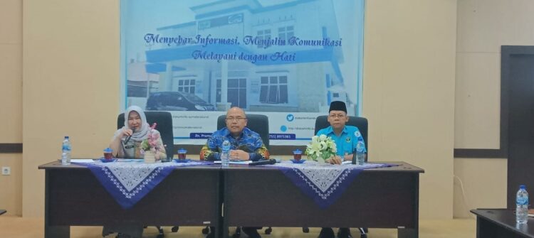 Pemprov sudah Tetapkan Tanggap Darurat Bencana Melalui SK Gubernur 1 BERIKAN KETERANGAN—Sekretaris Daerah Provinsi (Sekdaprov) Sumbar, Hansastri berikan keterangan pada wartawan seputar kondisi terkini pascabanjir bandang lahar dingin Gunung Marapi.