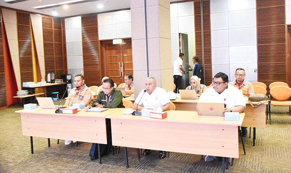 Rumuskan SNI Lingkup Produk Semen, Badan Standarisasi Nasional Kunjungi PT Semen Padang 1 PERUMUSAN SNI— Direktur Keuangan & Umum PT Semen Padang Oktoweri, menerima kunjungan tim BSN, yang membahas perumusan Standar Nasional Indonesia (SNI) Lingkup Produk Semen dan Site Plant PT Semen Padang.