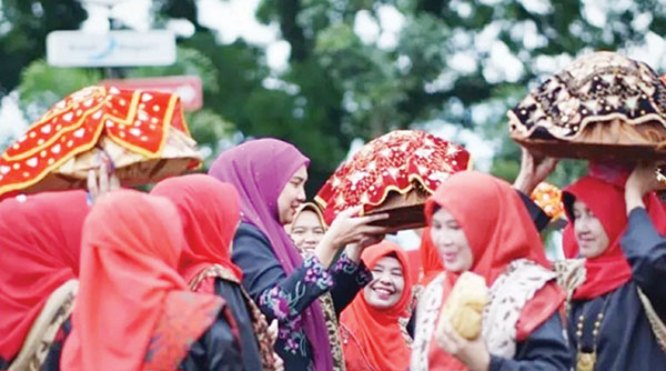 BANGGA— Ketua TP PKK Bukittinggi, Fiona Erman Safar mengungkapkan rasa bangganya pada PKK Bukittinggi, yang berhasil meraih prestasi tingkat nasional.