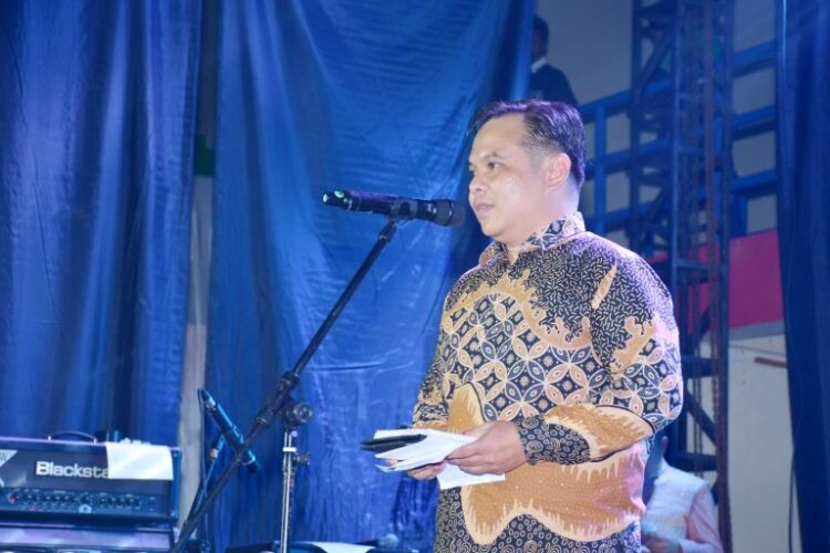 Tahapan Pilkada Agam 2024 Diluncurkan, Targetkan Minimal 60 Persen Partisipasi Pemilih 1 PELUNCURAN TAHAPAN PILKADA— Bupati Agam, yang diwakili Staf Ahli Bidang Pemerintahan, Fauzi saat peluncuran tahapan pemilihan Gubernur dan Wakil Gubernur serta Bupati dan Wakil Bupati Kabupaten Agam 2024, Sabtu (18/5) malam.