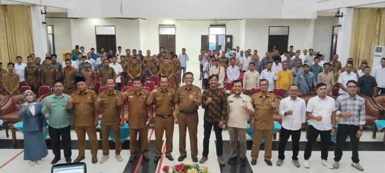 FOTO BERSAMA— Kepala BPKD Padangpariaman Taslim Leter berfoto bersama saat menghadiri sosialisasi massal PBB.