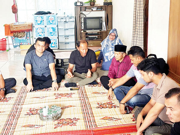 SILATURAHMI— Tim Ditintelkam Polda Sumbar saat bersilaturahmi dengan tokoh adat Solok Raya.