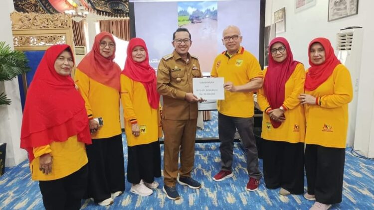 IKTDP Bengkulu Serahkan Bantuan Korban Bencana Tanah Datar 1 Turut Berduka IKTDP Serahkan Bantuan Untuk Korban Bencana Di Tanah Datar