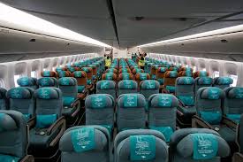 pesawat Garuda Indonesia--Pekerja merapikan fasilitas di pesawat Garuda Indonesia yang akan digunakan untuk armada angkutan haji 1445 H/2024 di hanggar GMF Bandara Soekarno Hatta, Tangerang, Banten, Rabu (8/5/2024).