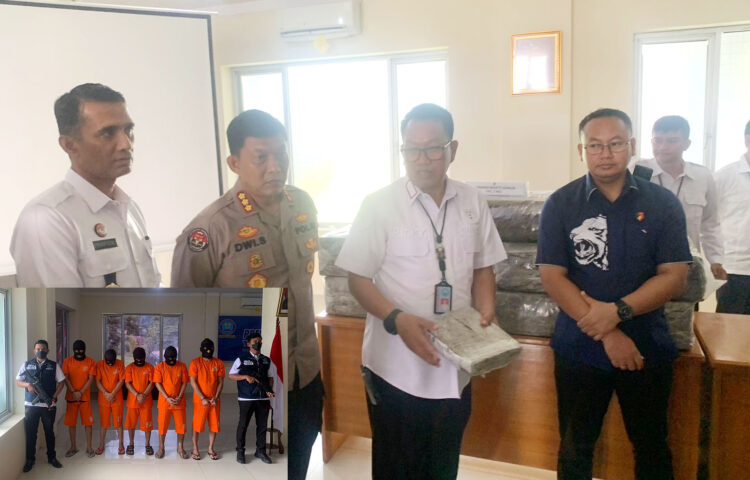 GANJA— 
BNNP Sumbar tangkap oknum Polisi jadi kurir 141 Kg ganja dan menangkap tiga narapidana yang berperan sebagai pengendali dan pembeli.