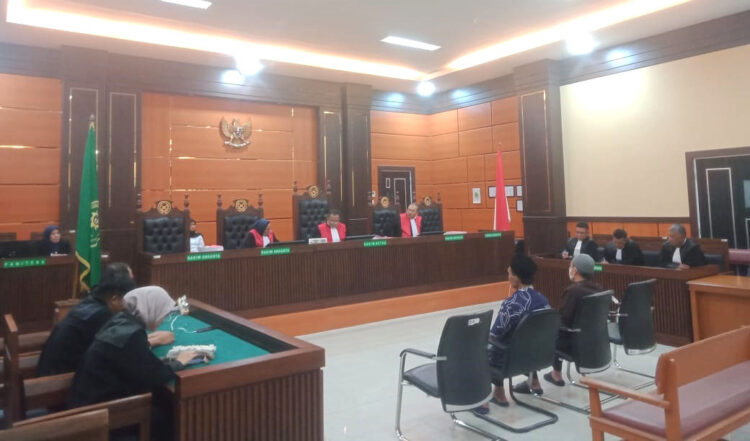 Korupsi Dana Desa Rp 441 Juta, Mantan Wali Nagari dan Direktur BUMNag Divonis 2 Tahun Penjara 1 VONIS— Sidang pembacaan vonis oleh Majelis Hakim Pengadilan Tipikor Padang terhadap dua terdakwa kasus korupsi APBNagari.