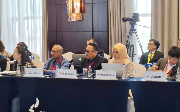 UNESCO Tetapkan Arsip Indarung I Semen Padang sebagai Memory of the World Asia Pacific 1 PRESENTASI NOMINATOR— Kepala Unit Humas & Kesekretariatan PT Semen Padang, Nur Anita Rahmawati, menyampaikan presntasi nominator di hadapan sidang umum Regional MOWCAP, saat acara 10th MOWCAP General Meeting yang digelar di Ulaanbaatar, Mongolia, Rabu (8/5).