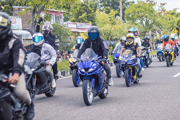 TOURING- Pecinta R15 Connected di Sumbar semakin gemar touring menikmati keindahan alam.