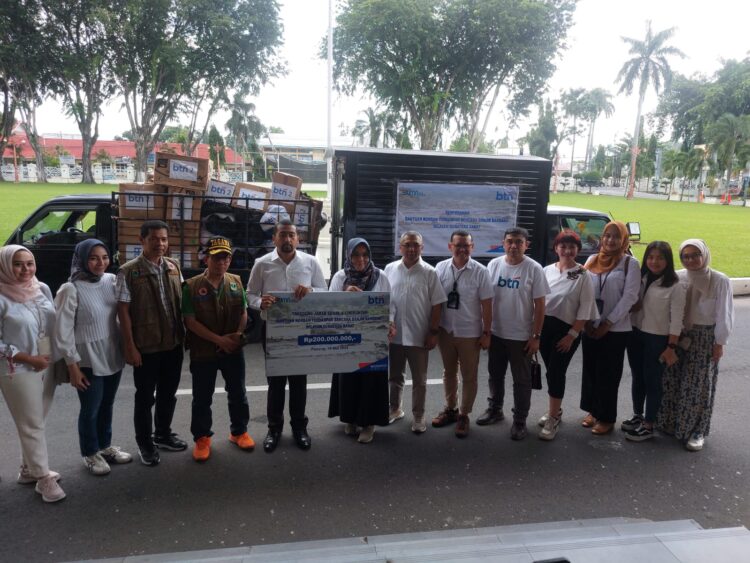Diterima oleh Wagub Sumbar, BTN Salurkan Bantuan Kebutuhan Pokok Senilai Rp200 Juta untuk Korban Bencana 1 a4854659 24a2 4b51 9de9 764d84d11840