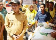 833 Keluarga Penerima Manfaat di Sangir Balai Janggo, 24.9 Ton Beras Disalurkan Langsung Bupati Solsel Khirunas 