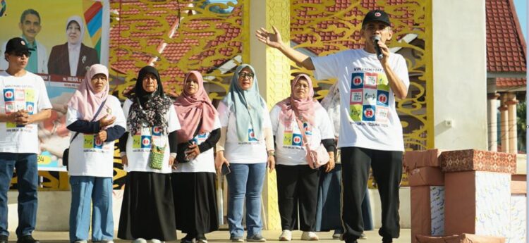 Solsel Pertama di Indonesia, Sediakan Mobil Antar Jemput Pasien Cuci Darah 1 SAMBUTAN— Di depan Ketua PERNEFRI Sumbar Riau Kepri Dr. dr. Harnavi Harun, Bupati Solok Selatan Khairunas berikan sambutan pada peringatan
Hari Ginjal Sedunia Tahun 2024 kemarin.