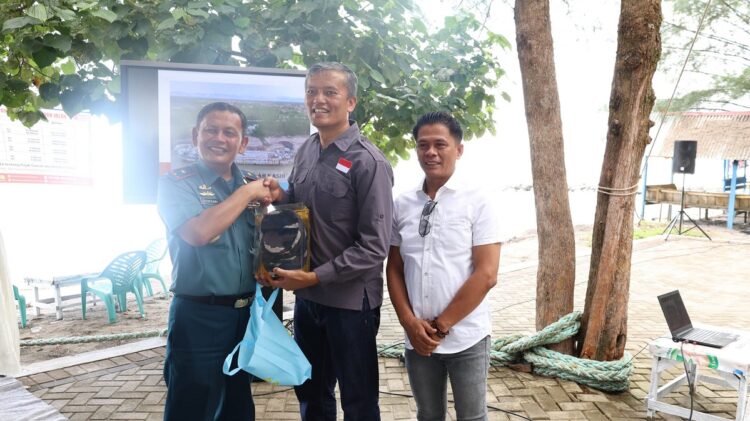 Melirik Perkembangan Objek Wisata Kota Tabuik, Telah Dimulai Sejak Menjadi Kota Otonom 1 BERSAMA—Pj Wali Kota Pariaman Roberia berama ketua DPRD saat bersama danlantamal evakuasi kapal perang teluk bone