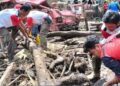 Pencarian Korban Hilang Terus Dilanjutkan 11 Bantu Korban Bencana, 347 Personel Satpol PP Berjibaku Gotong Royong di Lokasi Bencana