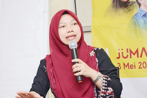 Titi Anggraini 
Anggota Dewan Pembina Perludem