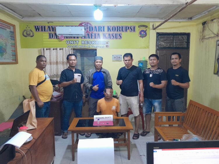 Tim Beruang Madu Unit Reskrim Polsek Koto XI Tarusan Amankan IW Beserta BB Shabu 1 0e08d0a5 0a13 4ebc be26 a500fdf42dd0