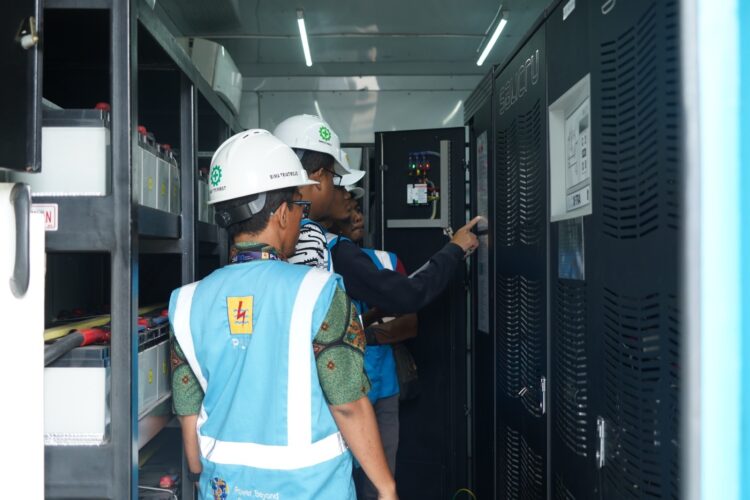 PLN Sumbar Siap Kawal Pasokan Listrik Idul Adha 1445H 1 listrik anda--PLN Unit Induk Distribusi (UID) Sumatera Barat siap kawal Idul Adha 1445 H dengan listrik andal.