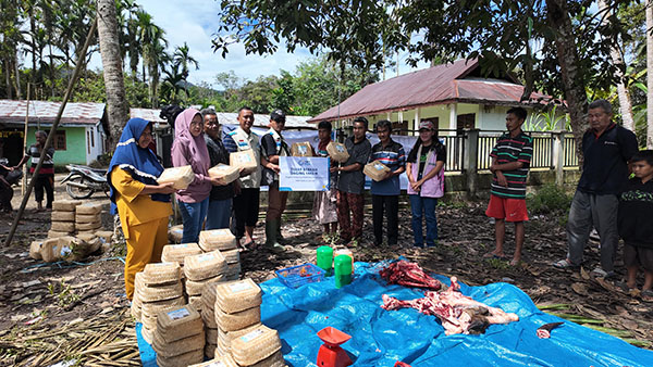 YBM PLN UIP Sumbagteng Berbagi Kebahagiaan di Idul Adha 1445 H melalui Program Tebar Berkah Daging di Desa Lubuk Bigau 1 15b56c2e 5ebe 441c 8efc b68548dd5b0d