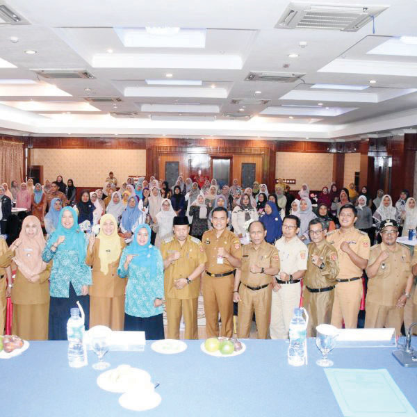 Rakor Bersama Kader Posyandu, Tingkatkan Peran Kader dalam Pencegahan Stunting di Nagari 1 RAKOR— Dinas Pemberdayaan Masyarakat Nagari (DPMN) Kabupaten Agam gelar rapat koordinasi Pokjanal Posyandu bersama kader posyandu se-Kabupaten Agam tahun 2024, di Hotel Sakura Syariah Lubuk Basung, Selasa (11/6).