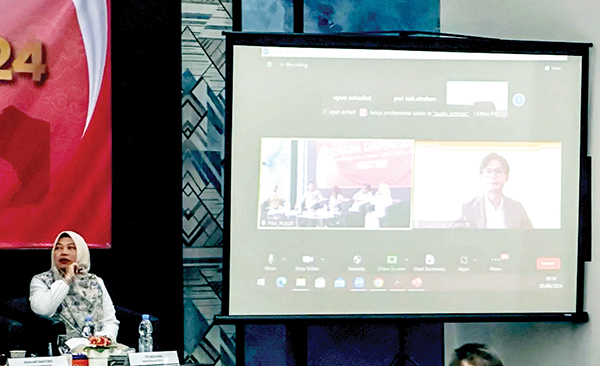 KPU RI Siapkan Kebijakan Kolaborasi KPU Daerah dengan Pers 1 SEMINAR— Anggota KPU RI August Mellaz (kanan) saat hadir secara daring dalam seminar yang diselenggarakan di Sekretariat Dewan Pers, Jakarta, Rabu (5/6).