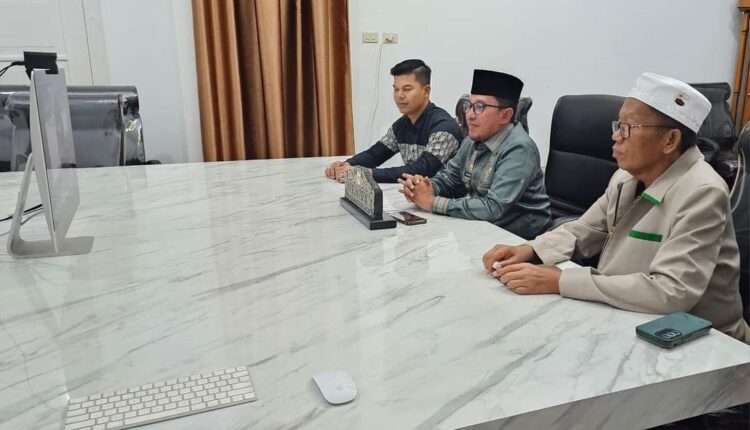 Buka Tabligh Akbar Kepalestinaan, Bupati Eka Putra Berikan Apresiasi 1 TABLIGH AKBAR— Bupati Tanah Datar Eka Putra didampingi Plh. Asisten Pemerintahan dan Kesra Arif Gani dan Kabag Kesra Ali Nardius membuka Tabligh Akbar Kepalestinaan, Kamis (27/6) malam di Indojolito Batusangkar.