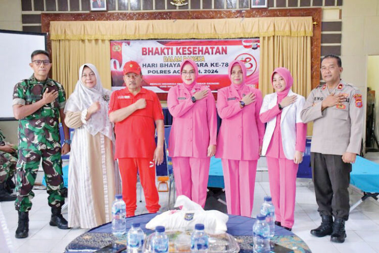 BAKTI KESEHATAN— Bupati Agam, Andri Warman, menghadiri acara bakti kesehatan yang diselenggarakan dalam rangka peringatan Hari Ulang Tahun Bhayangkara ke-78, Rabu (26/6) di Mapolres Agam.