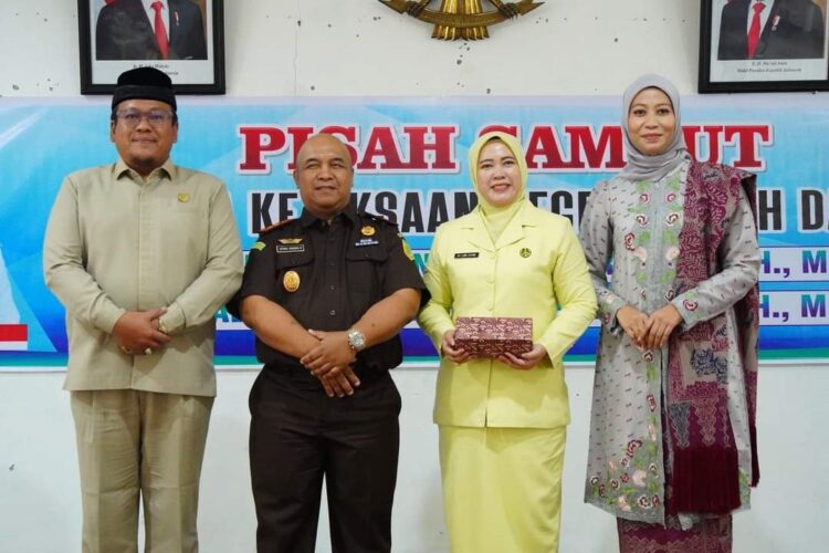 Bupati Tanah Datar Eka Putra menyampaikan selamat bertugas ke tempat baru bagi pejabat