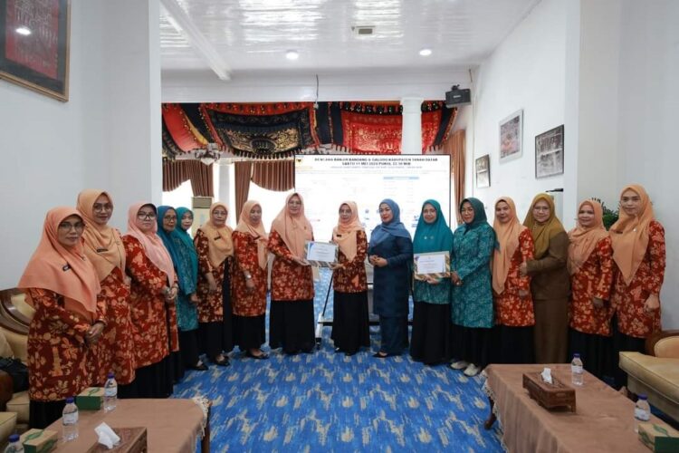 Dharma Wanita Persatuan DWP dan Tim Penggerak Pemberdayaan Kesejahteraan