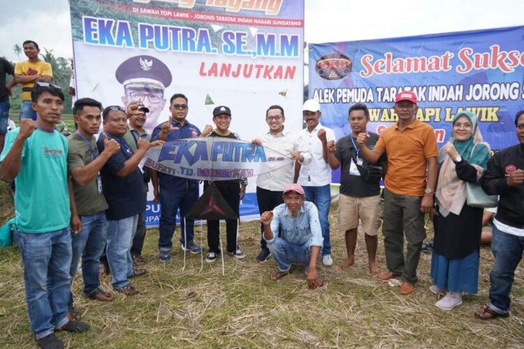 Lomba Layang-layang Diikuti Peserta dari Riau dan Jambi 1 Diikuti Peserta Dari Sumbar Riau Dan Jambi Lomba Layang layang Resmi Dibuka Bupati