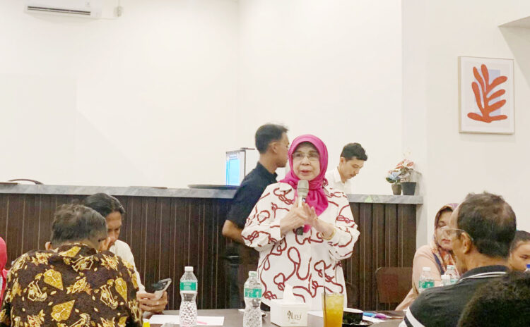 Soal Putusan MK yang Perintahkan PSU DPD Sumbar, Senator Emma Yohana: Sudah Final, Hadapi Saja 1 BERI KETERANGAN— Anggota DPD asal Sumbar, Emma Yohanna yang juga terpilih kembali untuk periode 2024-2029 memberikan keterangan pers.