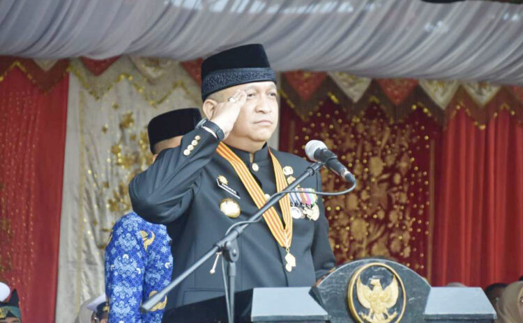 Generasi Muda Diminta Merawat Pancasila 1 PERINGATAN HARLAH PANCASILA— Pj Wali Kota Padang, Andree Algamar, memimpin upacara peringatan Hari Lahir Pancasila yang digelar Pemko di Lapangan Balai Kota Padang, Aie Pacah, Sabtu
(1/6).