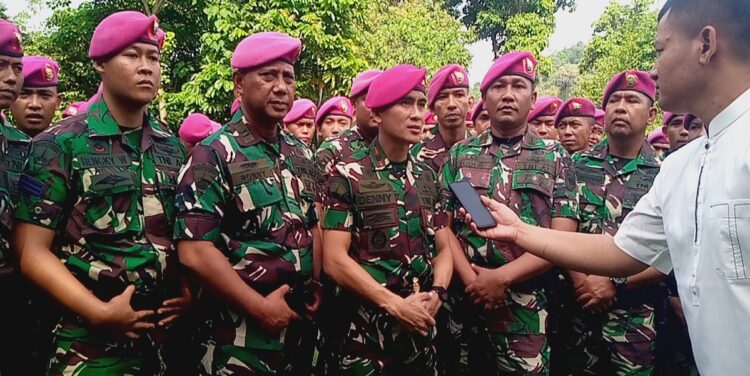 120 Prajurit Marinir Kembali Masuk Batalyon, Danyon Denny: Berikan Bakti pada Korban Bencana 1 WAWANCARA—Danyonmarhanlan II Padang Mayor Marinir Denny Aprianto Putro, M.Tr. Opsla saat wawancara dengan wartawan di Padang usai apel khusus, Rabu (12/6).