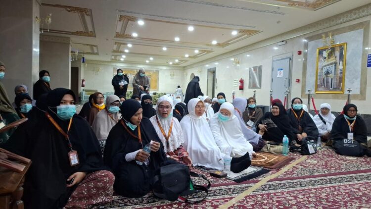 Jelang Puncak Ibadah Haji, Jamaah Haji Kloter 10 Ikuti Pemantapan Manasik 1 Jamaah Haji Kloter 10 Ikuti Pemantapan Manasik