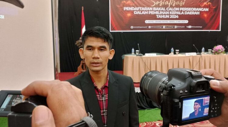 KPU Bukittinggi Terima Dokumen Akhir Paslon Perseorangan Pilkada 1 Rifa Yanas
Komisioner KPU Kota Bukittnggi