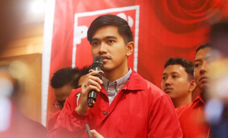 KETERANGAN PERS— Ketua Umum Partai Solidaritas Indonesia (PSI) Kaesang Pangarep saat memberikan keterangan pers.