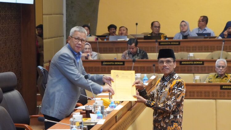 Komisi II DPR RI Bahas RUU Kabupaten/Kota, Bupati Safaruddin Sampaikan Sejumlah Usulan 1 Komisi II DPR RI Bahas RUU Kab