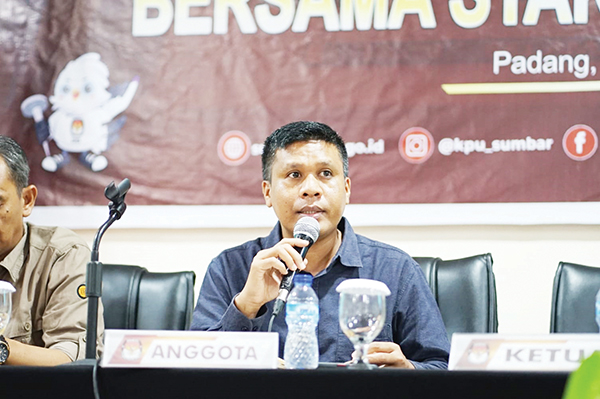 Per TPS Maksimal 600 Pemilih, Jumlah TPS Pilkada Sumbar akan Berkurang 1 Jons Manedi
Komisioner KPU Sumbar