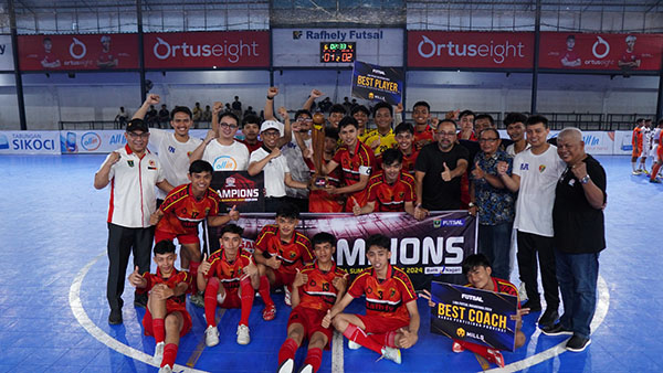 LFN 2024 Bank Nagari, Rafhely FC Juara, Wakili Sumbar ke Babak 36 Besar Nasional 1 JUARA— Tim Futsal Rafhely FC berhasil menjadi juara LFN 2024 Bank Nagari usai di partai final mengalahkan PSR FC dengan skor 2-1 di lapangan Rafhely, Bypass, Kota Padang, Sabtu (1/6).