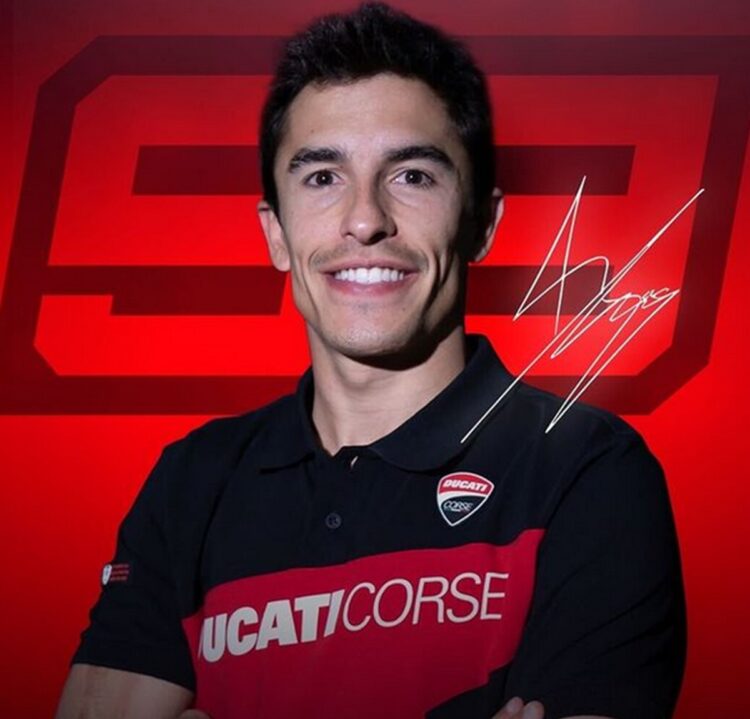 Marc Marquez Resmi Gabung Ducati Lenovo untuk MotoGP 2025, Tandem dengan Francesco Bagnaia! 1 PINDAH TIM— Marc Marquez resmi pindah ke Ducati musim depan. The Baby Alien dikontrak dua musim oleh pabrikan Italia itu. Transfer itu diumumkan pada Rabu (5/6). Marquez akan mendampingi Francesco Bagnaia di Ducati Lenovo Team untuk musim 2025 dan 2026.