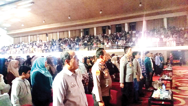 KPU Lima Puluh Kota Luncurkan Tahapan Pilkada 2024 1 TUMPAH RUAH— Masyarakat Kabupaten Lima Puluh Kota tumpah ruah menyaksikan peluncuran tahapan penyelenggaraan Pilkada 2024, di GSB Politeknik Pertanian Negeri Payakumbuh, di Tanjung Pati, Kecamatan Harau, Kabupaten Lima Puluh Kota, Minggu (23/7) malam.