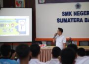 Berikan Kontribusi Nyata untuk Generasi Muda, Menara Agung Hadirkan Jurnalis di SMKN 1 Sumbar