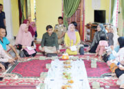 Ketua Dekranasda Agam Berikan Pembinaan Kerajinan Eceng Gondok