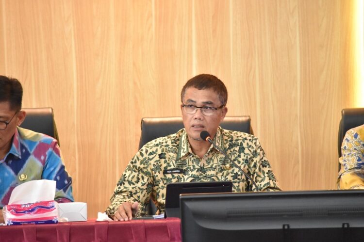 Pemko Payakumbuh Berhasil Tekan Angka Prevalensi Stunting 1 EVALUASI STUNTING— Sekda Kota Payakumbuh Rida Ananda saat menjawab pertanyaan dalam penilaian kinerja stunting.