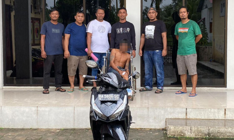 PENCURI MOTOR— Pelaku UJ (46) yang terlibat 
kasus pencurian sepeda motor ditangkap jajaran 
Polres Pasaman Barat.