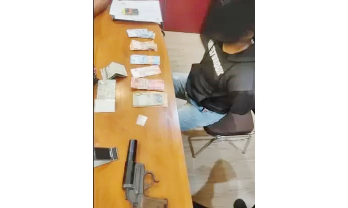 PENJUAL SENJATA—Pemasok senjata KKB ditangkap Satgas Damai Cartenz pasca penembakan di Intan Jaya beberapa waktu lalu.