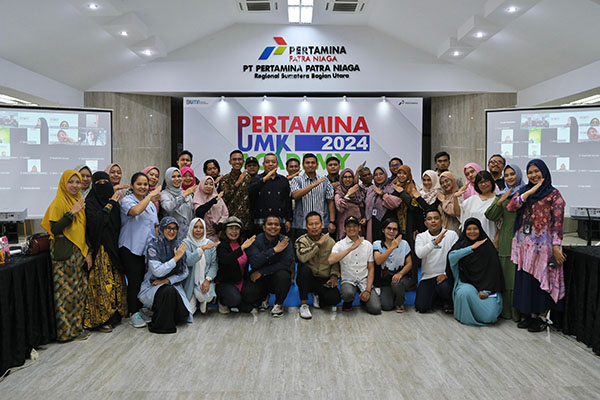 Dukung Usaha Produktif, Pertamina Patra Niaga Sumbagut Gelar Pelatihan UMK Academy 2024 1 PELATIHAN—Manajemen Pertamina Patra Niaga Sumbagut berfoto bersama dengan peserta Pertamina UMK Academy 2024.