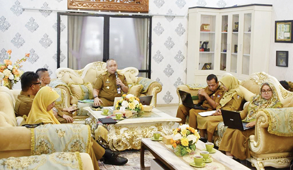 Menuju Nirwasita Tantra 2023, Pj Wako Paparkan Isu dan Inovasi Lingkungan Hidup di Kota Padang 1 PENILAIAN— Pj Wali Kota Padang Andree Algamar memaparkan upaya pengelolaan lingkungan hidup di Kota Padang selama tahun 2023, saat kepada Panelis Nirwasita Tantra oleh Kementerian Lingkungan Hidup dan Hutan RI secara daring, Senin (10/6).