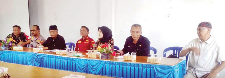 Satpol PP Sosialisasikan Perda Trantibum Atasi Kasus LGBT 1 SOSIALISASI PERDA— Personel Satpol PP Kota Padang mensosialisasikan Perda No 02 TH 2024 tentang Trantibum kepada tokoh adat, lembaga pemberdayaan masyarakat, RT RW pemilik kos dan kontrakan a di seluruh kelurahan di Bukittinggi.