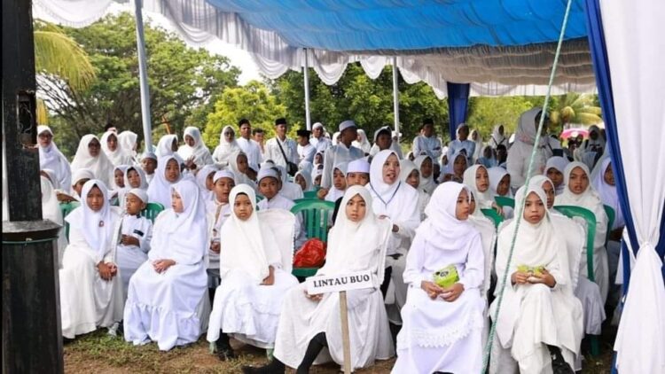 Satu Sekolah Satu Kelompok Hafiz 1 LAHIRKAN GEENRASI MUDA ANDAL— Program satu sekolah satu kelompok hafiz program satu sekolah dilakukan Dinas Pendidikan Tanah Datar memotivasi dan melahirkan generasi muda yang andal dan berdaya saing.