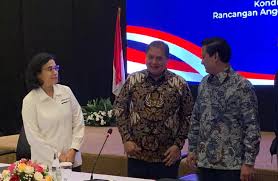 Menteri Keuangan Sri Mulyani Indrawati dalam konferensi pers di Kantor Pusat Direktorat Jenderal Pajak (DJP), Jakarta, Senin (24/6).