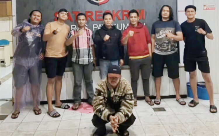 Ngaku Dukun, Pria Gondrong Perkosa Pasiennya di Hotel, Berdalih Bisa Memberikan “Pemanis” Wajah, Disuguhi Daun Kecubung hingga Pingsan 1 DUKUN CABUL— Pelaku PU yang mengaku sebagai dukun ditangkap jajaran Satreskrim Polres Payakumbuh terkait kasus pemerkosaan terhadap pasiennya.